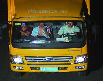 智能系统自动鉴别 一个月抓拍3120起不系安全带